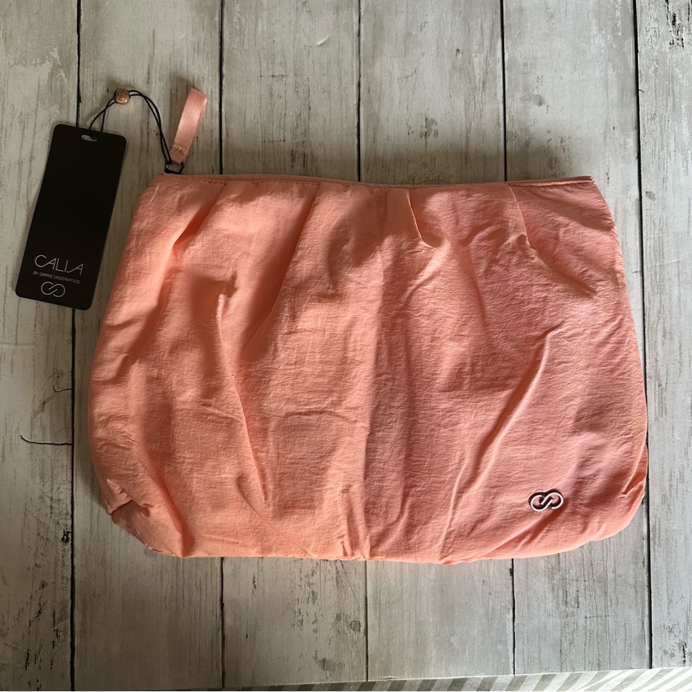 NEW WITH TAGS CALIA TRAVEL POUCH SET SUGAR ROSE WITH TIE DYE INTERIOR POUCH